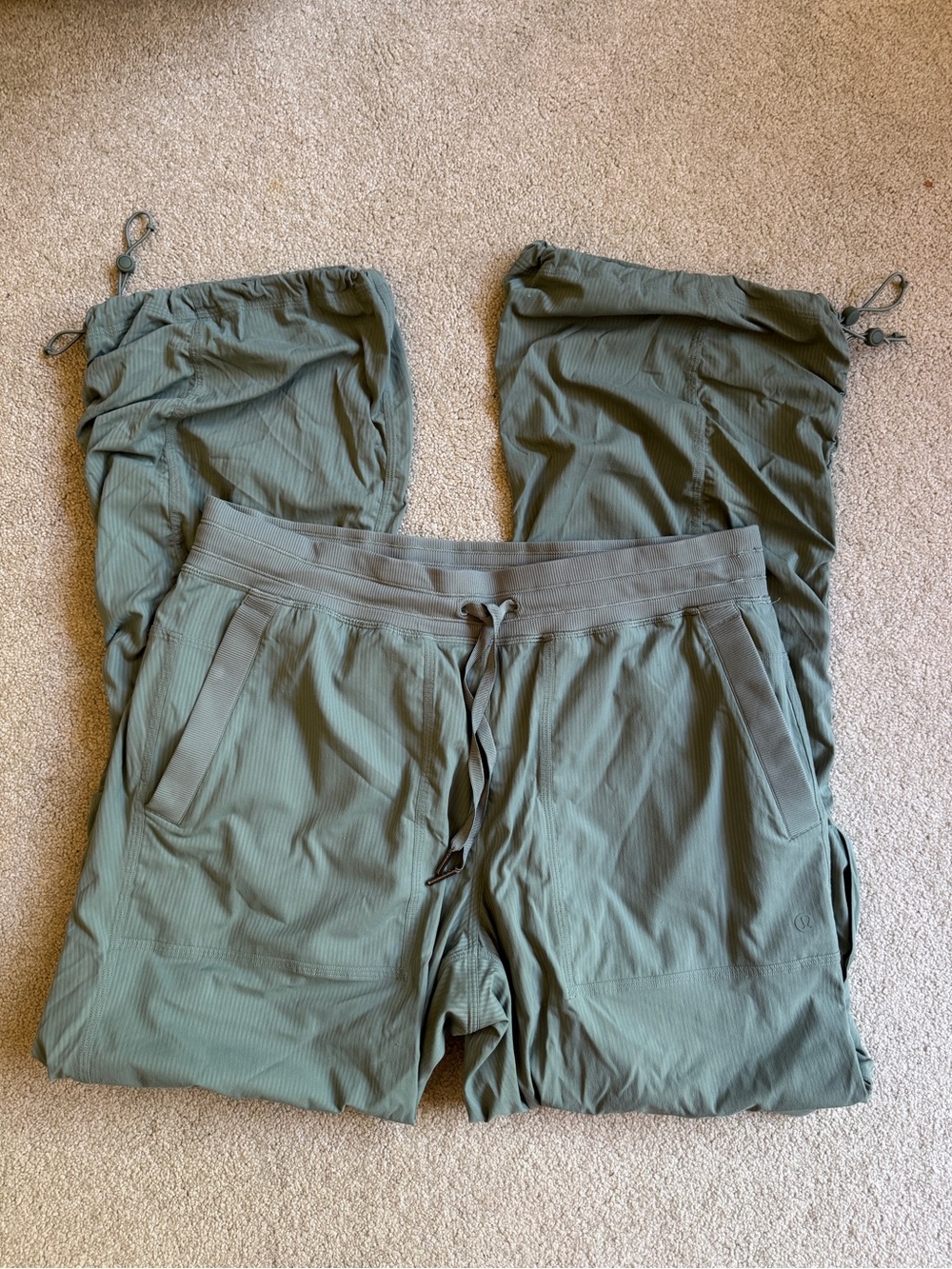 Lululemon Dance Studio Relaxed-Fit Mid-Rise Cargo Pant, Women’s L, Green